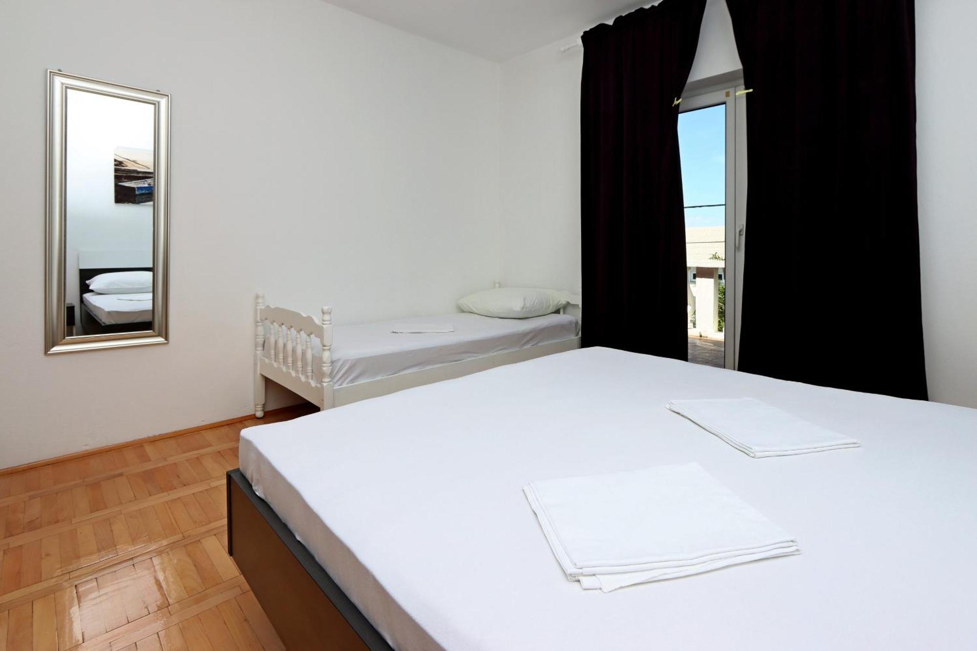 Apartments With A Parking Space Senj - 5571 Oda fotoğraf